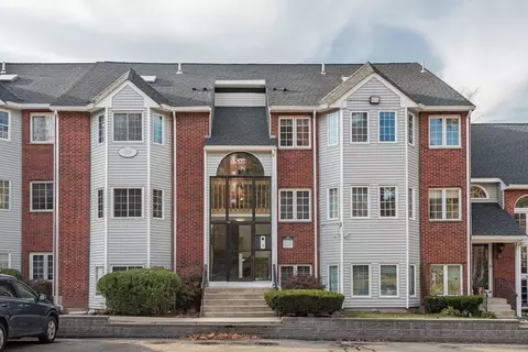 202 Tall Oaks Dr #J, Weymouth, MA 02190