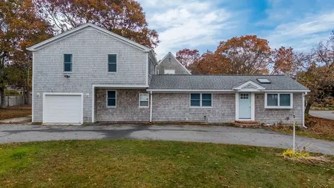 1 Winthrop Dr, Falmouth, MA 02536