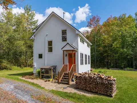14 Union St, Plainfield, MA 01070