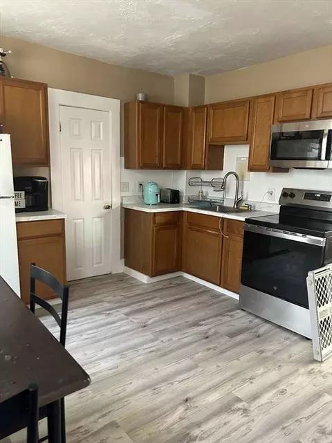 30 Clifton Ave, Springfield, MA 01105 photo 7