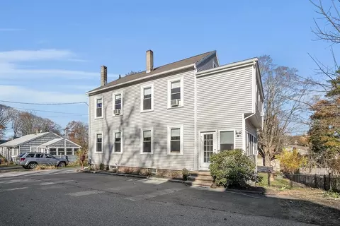 17 Clark St, Georgetown, MA 01833