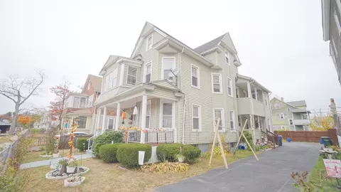 47 Mooreland St, Springfield, MA 01104 photo 3