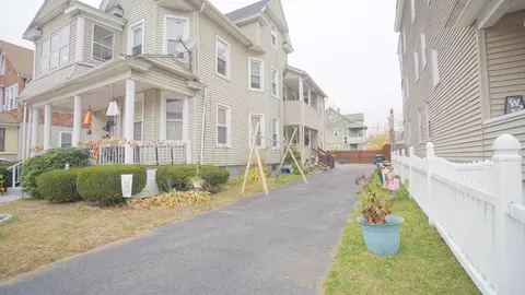 47 Mooreland St, Springfield, MA 01104 photo 8
