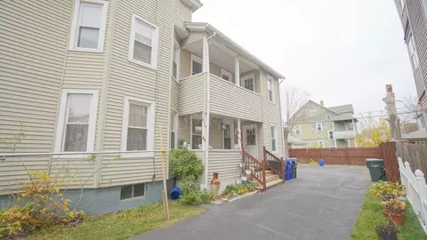 47 Mooreland St, Springfield, MA 01104 photo 9