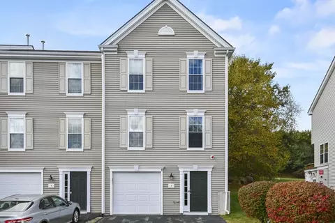 7 Buttercup Ln #7, Grafton, MA 01560