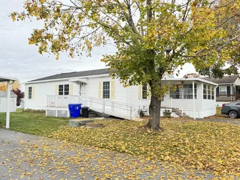 13 Meeting House Rd, Taunton, MA 02780