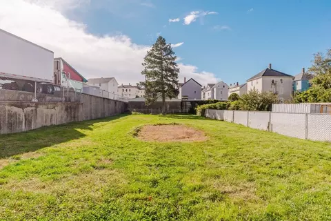 Exterior - 639 Dwelly St, Fall River, MA 02724 photo 4 of 5