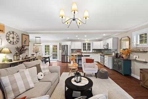 451 Foundry St #B, Easton, MA 02356