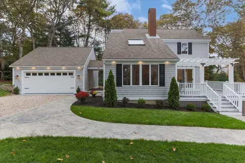 8 Waterside Dr, Barnstable, MA 02632