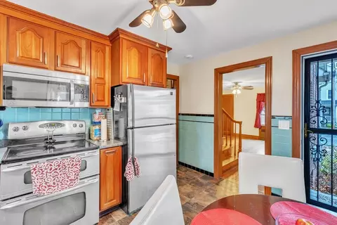 Entry Way - 513 Springfield St, Chicopee, MA 01013 photo 3 of 3