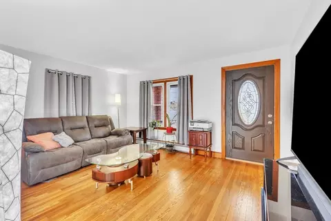 Entry Way - 513 Springfield St, Chicopee, MA 01013 photo 1 of 3