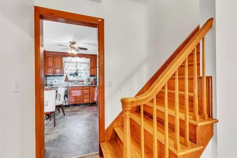 Entry Way - 513 Springfield St, Chicopee, MA 01013 photo 2 of 3