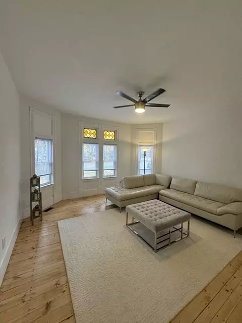 Living - 473 Massasoit Rd, Worcester, MA 01604 photo 1 of 2
