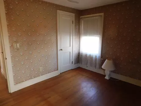 36 Silver St, West Springfield, MA 01089 photo 8