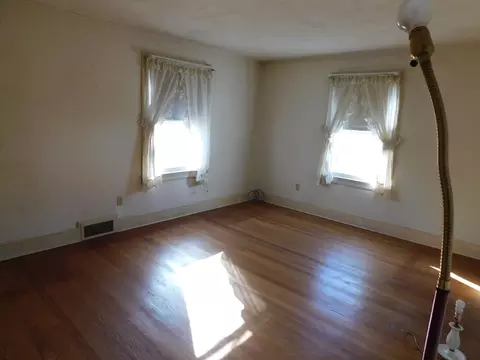 36 Silver St, West Springfield, MA 01089 photo 7