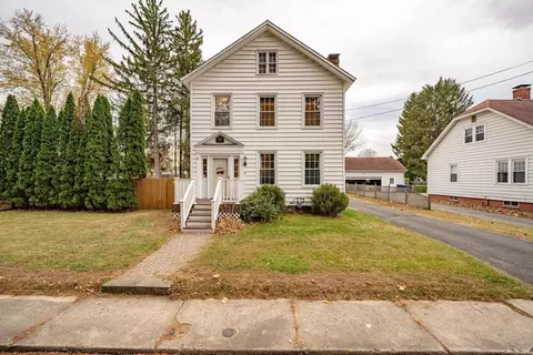 8 Wright St, Easthampton, MA 01027