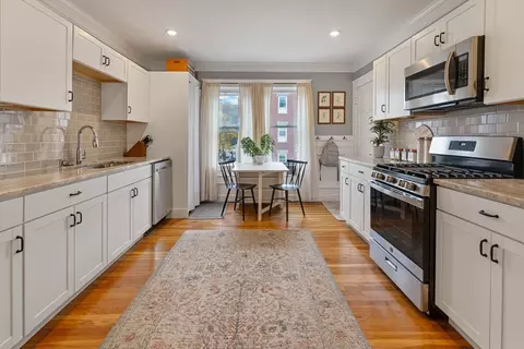 62 Perkins St #2, Salem, MA 01970