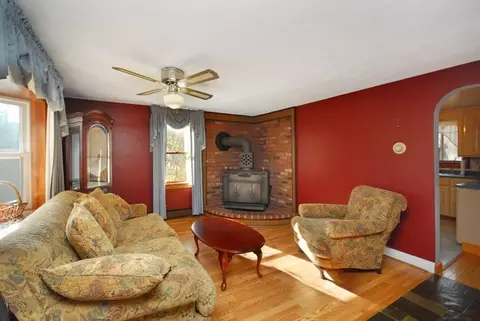 21 Marlboro St, Maynard, MA 01754 photo 3