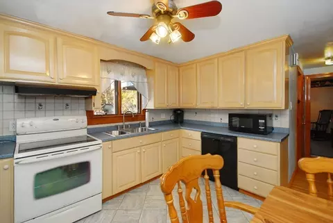 21 Marlboro St, Maynard, MA 01754 photo 6