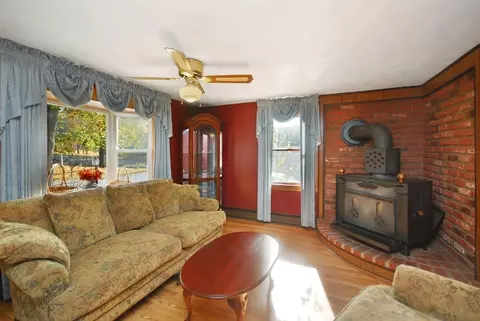 21 Marlboro St, Maynard, MA 01754 photo 4