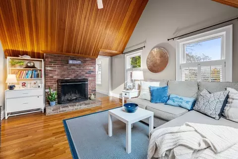 Living - 43 Sewall #3, Marblehead, MA 01945 photo 2 of 2