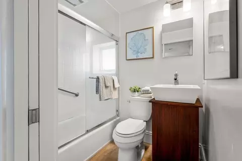 Bath - 43 Sewall #3, Marblehead, MA 01945 photo 1 of 2