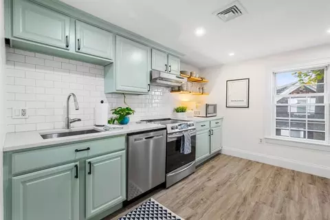 Kitchen - 43 Sewall #3, Marblehead, MA 01945 photo 1 of 3