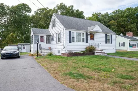 135 Campbell Dr, Lowell, MA 01851