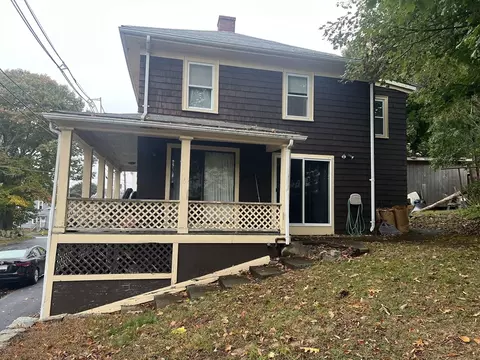 34 Grove St, Gloucester, MA 01930
