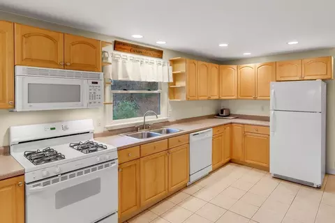 128 Glen St, Rowley, MA 01969 photo 6
