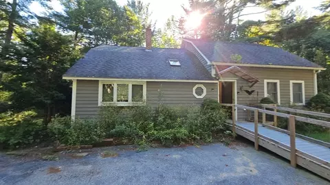5 Wallace Ct, Oxford, MA 01537
