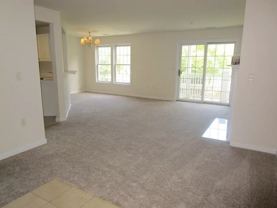 Living - 1 Riverview Blvd #8-212, Methuen, MA 01844 photo 2 of 4