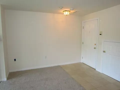 Living - 1 Riverview Blvd #8-212, Methuen, MA 01844 photo 1 of 4