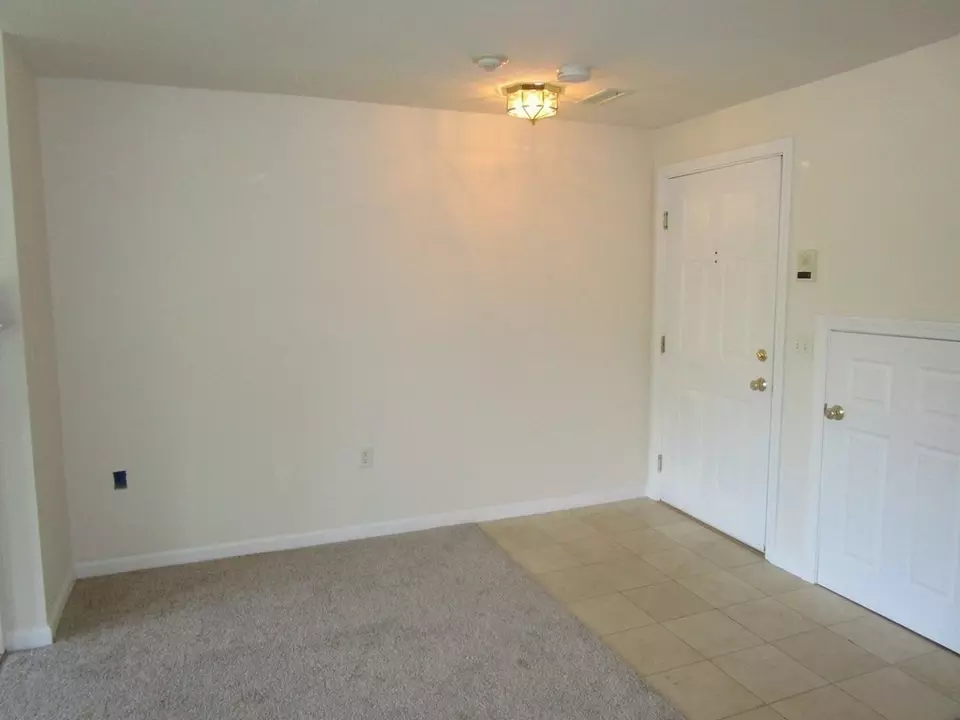Living - 1 Riverview Blvd #8-212, Methuen, MA 01844 photo 1 of 4