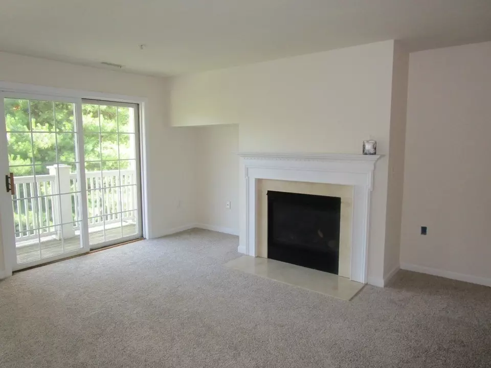 Living - 1 Riverview Blvd #8-212, Methuen, MA 01844 photo 4 of 4