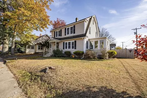 4 Greenwich St, Ludlow, MA 01056
