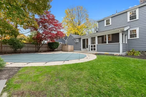 Exterior - 33 Windsor Rd, Stoneham, MA 02180 photo 6 of 7