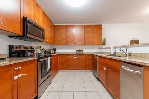4 Harvest Dr #104, North Andover, MA 01845