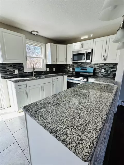22 Gladstone, Springfield, MA 01109 photo 7