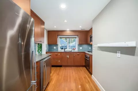 18 Hull St, Beverly, MA 01915 photo 6