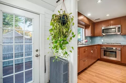 18 Hull St, Beverly, MA 01915 photo 9