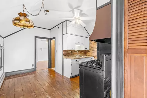 Entry Way - 387 Sprague St, Fall River, MA 02724 photo 3 of 4