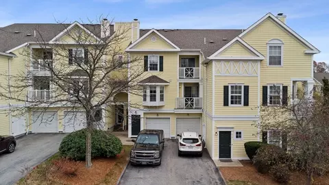 908 Gazebo Cir #908, Reading, MA 01867