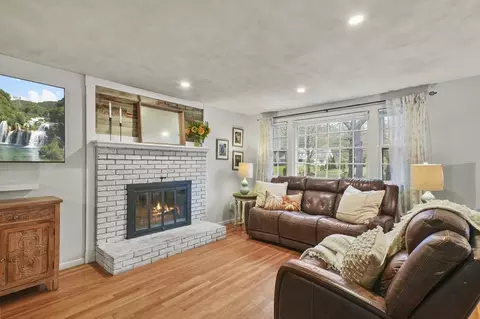 Living - 25 Spaulding St, Townsend, MA 01469 photo 1 of 1