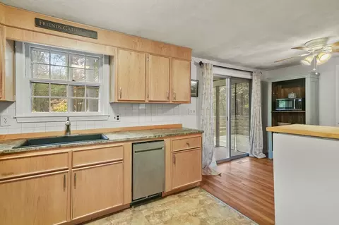 Kitchen - 25 Spaulding St, Townsend, MA 01469 photo 2 of 2