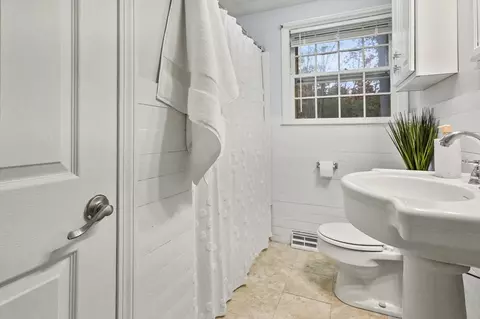 Bath - 25 Spaulding St, Townsend, MA 01469 photo 1 of 2