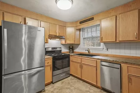 Kitchen - 25 Spaulding St, Townsend, MA 01469 photo 1 of 2
