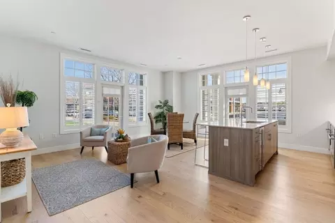10 Shipyard Dr #104, Hingham, MA 02043