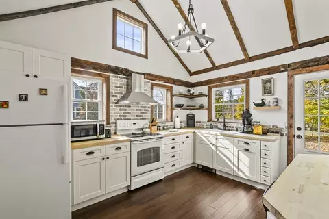 271 Bradley St, Lee, MA 01238
