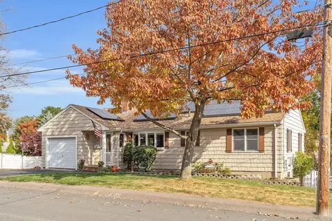 39 Stonewood Ln, Lynn, MA 01904